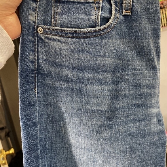 Levi’s High Rise Slim Straight Crop Distressed Jeans - Picture 8 of 16